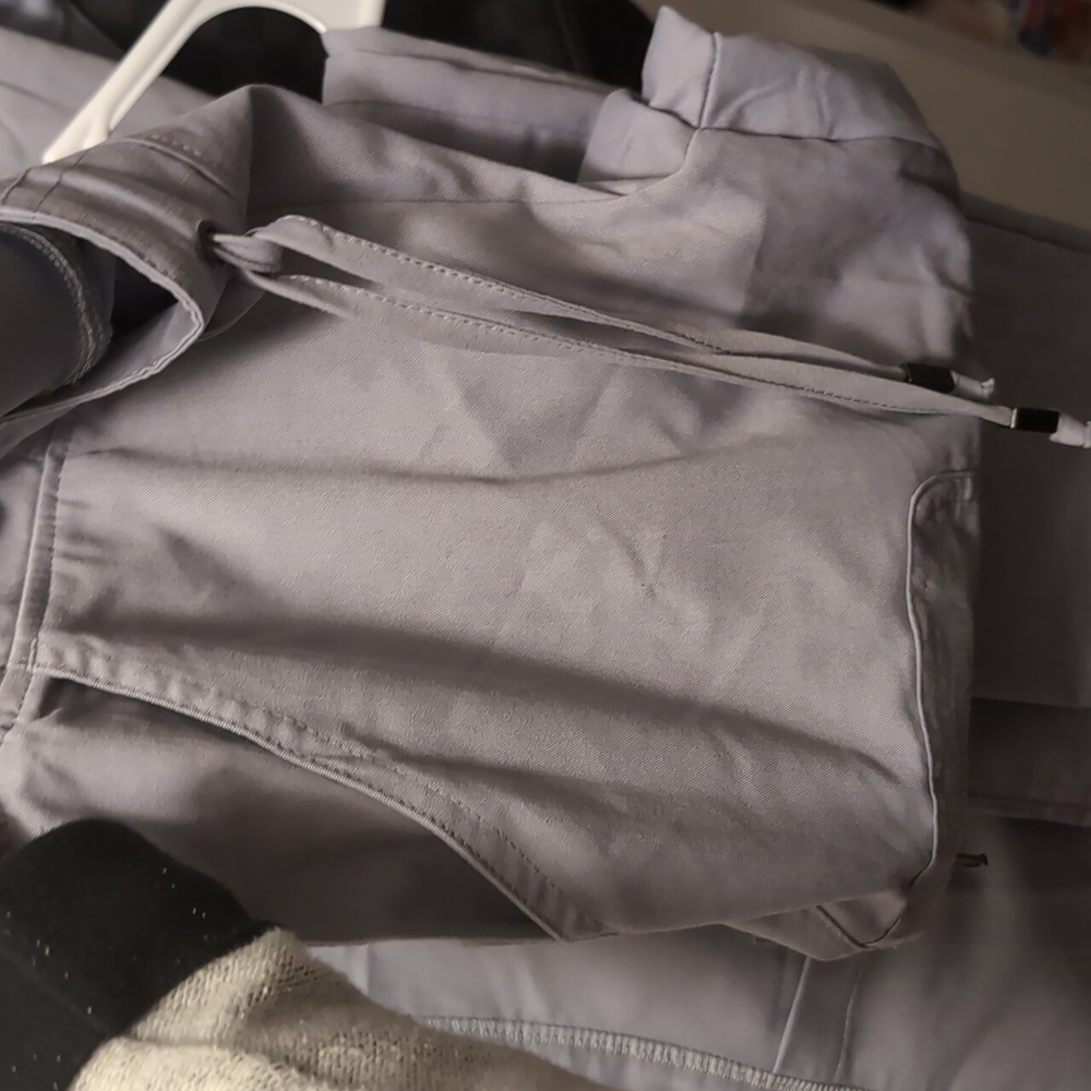 NWOT Grey's Anatomy Active Scrub Set In Light Grey - Picture 4 of 6